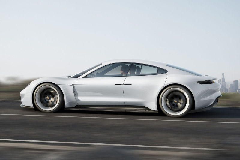 Illustration for article titled El Porsche Mission E recarga su batería más rápido que un Tesla, y es una preciosidad